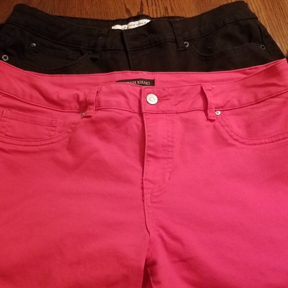 2 pair of capris size 14 Black and red.